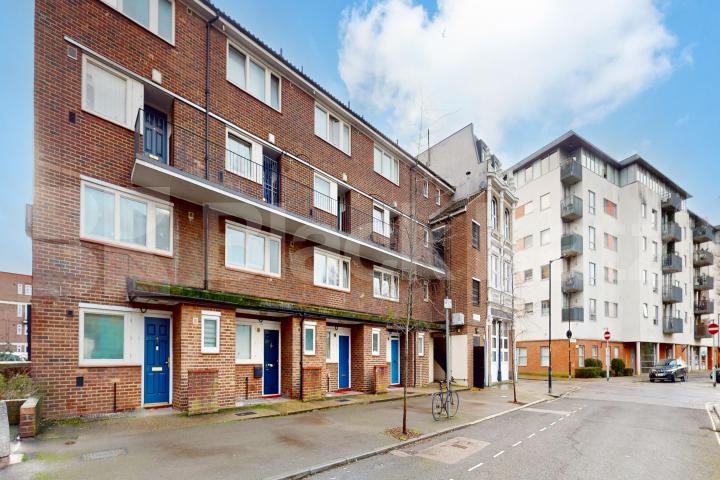 Top floor double studio with south facing balcony Tisdall House Barlow Street , Elephant and Castle
